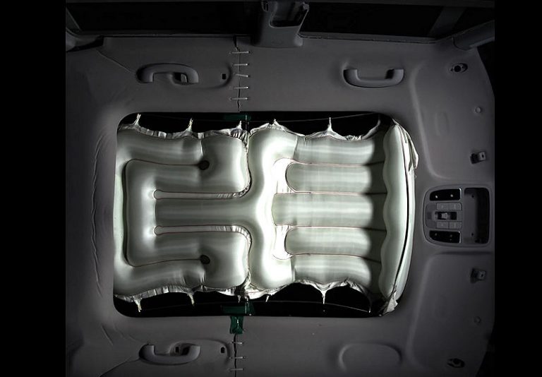 Hyundai entwickelt weltweit ersten Panoramadach-Airbag