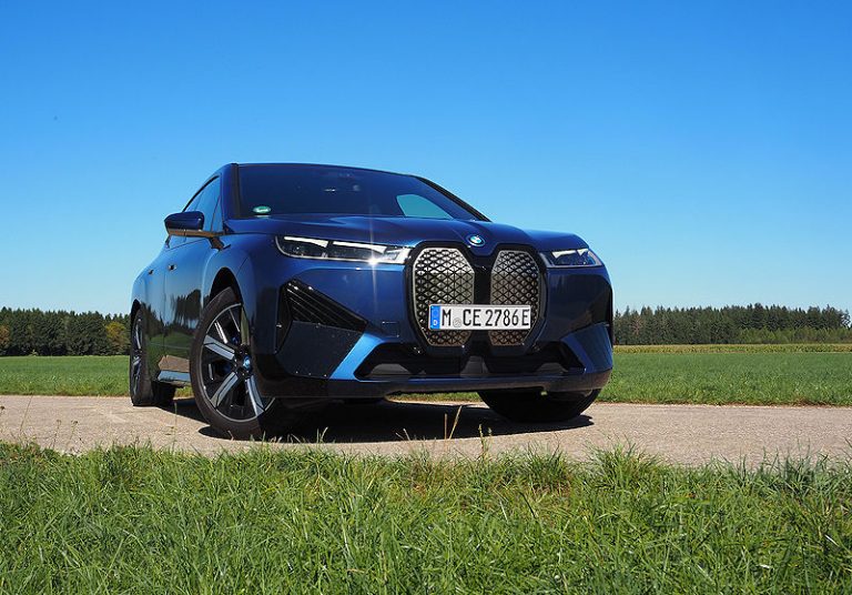 BMW iX xDrive50 im ausführlichen Test